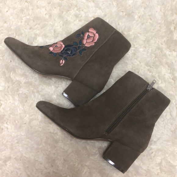 Steve Madden Leather Suede Embroidered Ankle Block Short Heel Ankle Bootie Boots - Picture 3 of 11